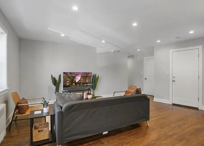 Lively 2br Near The And Park - Sheridan 1 Апартаменты