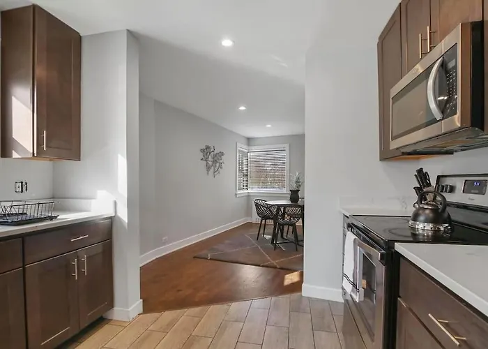 Lively 2br Near The And Park - Sheridan 1 Апартаменты *